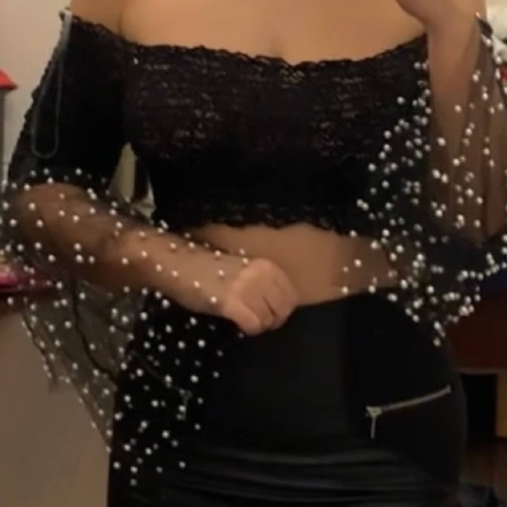 OFF THE SHOULDER CROP TOP NWOT
